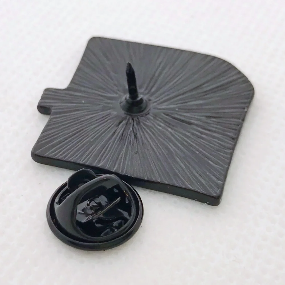 Enamel Pin with Note Design - Picture 3 of 3